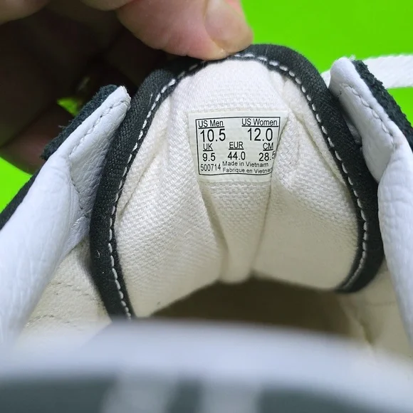 EUC Vans Dark Green Faux Suede Skate Shoes Mens 10.5 - Picture 3 of 14